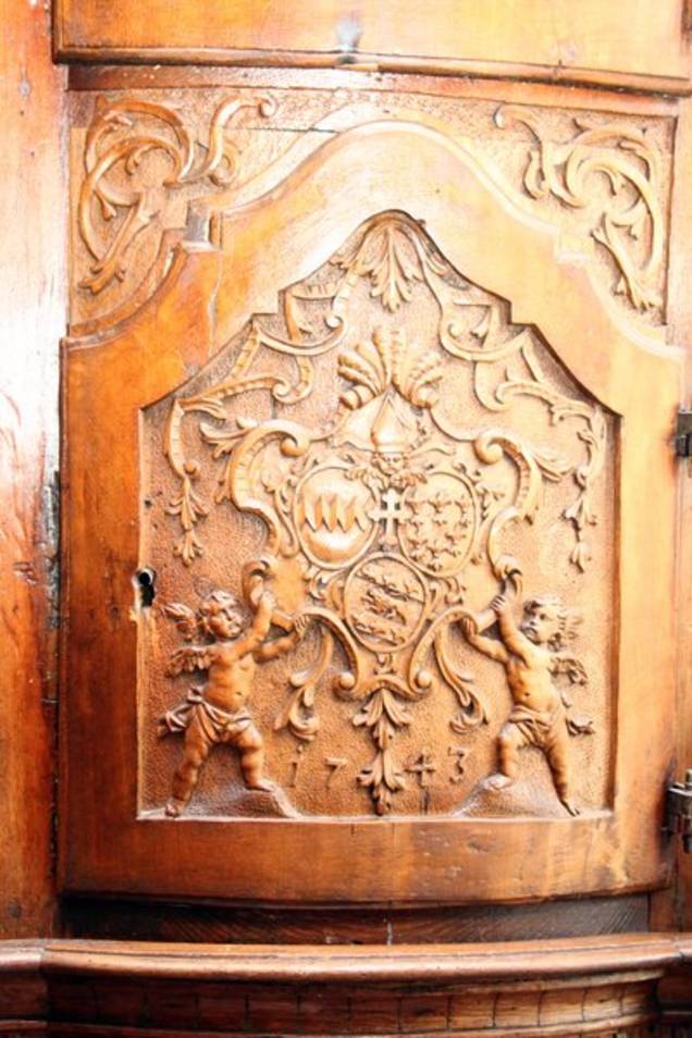 Wappen des Abtes Anselm Meiller am Ankleideschrank des Abtes.